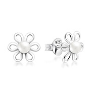 E-11878 - 925 Sterling silver stud with synthetic pearl.