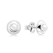 E-11884 - 925 Sterling silver stud with synthetic pearl.