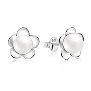 E-12932 - 925 Sterling silver stud with synthetic pearl.