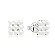E-13073 - 925 Sterling silver stud with synthetic pearl.