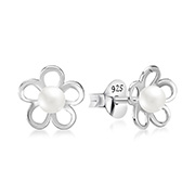 E-13371 - 925 Sterling silver stud with synthetic pearl.