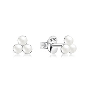 E-13372 - 925 Sterling silver stud with synthetic pearl.