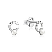 E-13720 - 925 Sterling silver stud with synthetic pearl.