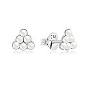 E-13766 - 925 Sterling silver stud with synthetic pearl.