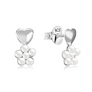 E-13800 - 925 Sterling silver stud with synthetic pearl.