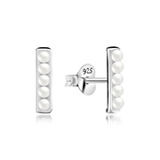 E-14291 - 925 Sterling silver stud with synthetic pearl.