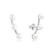 E-14507 - 925 Sterling silver stud with synthetic pearl.