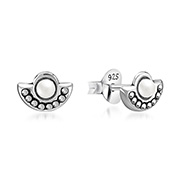 E-15247 - 925 Sterling silver stud with synthetic pearl.