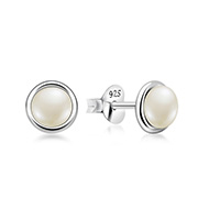 E-15736/1 - 925 Sterling silver stud with fresh water pearl.