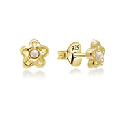 E-5913 - Gold plated sterling silver stud with synthetic pearl.