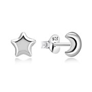 Plain 925 Sterling silver stud earring.