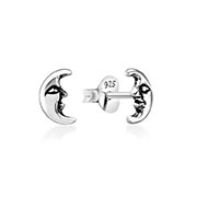 Plain 925 Sterling silver stud earring.